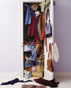 messy_closet_325-325x400